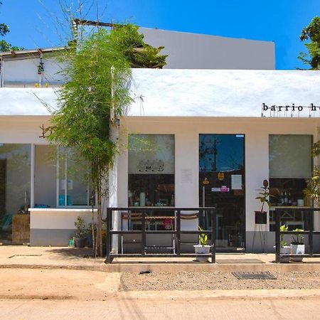 Hometel Barrio House Mactan 막탄 외부 사진