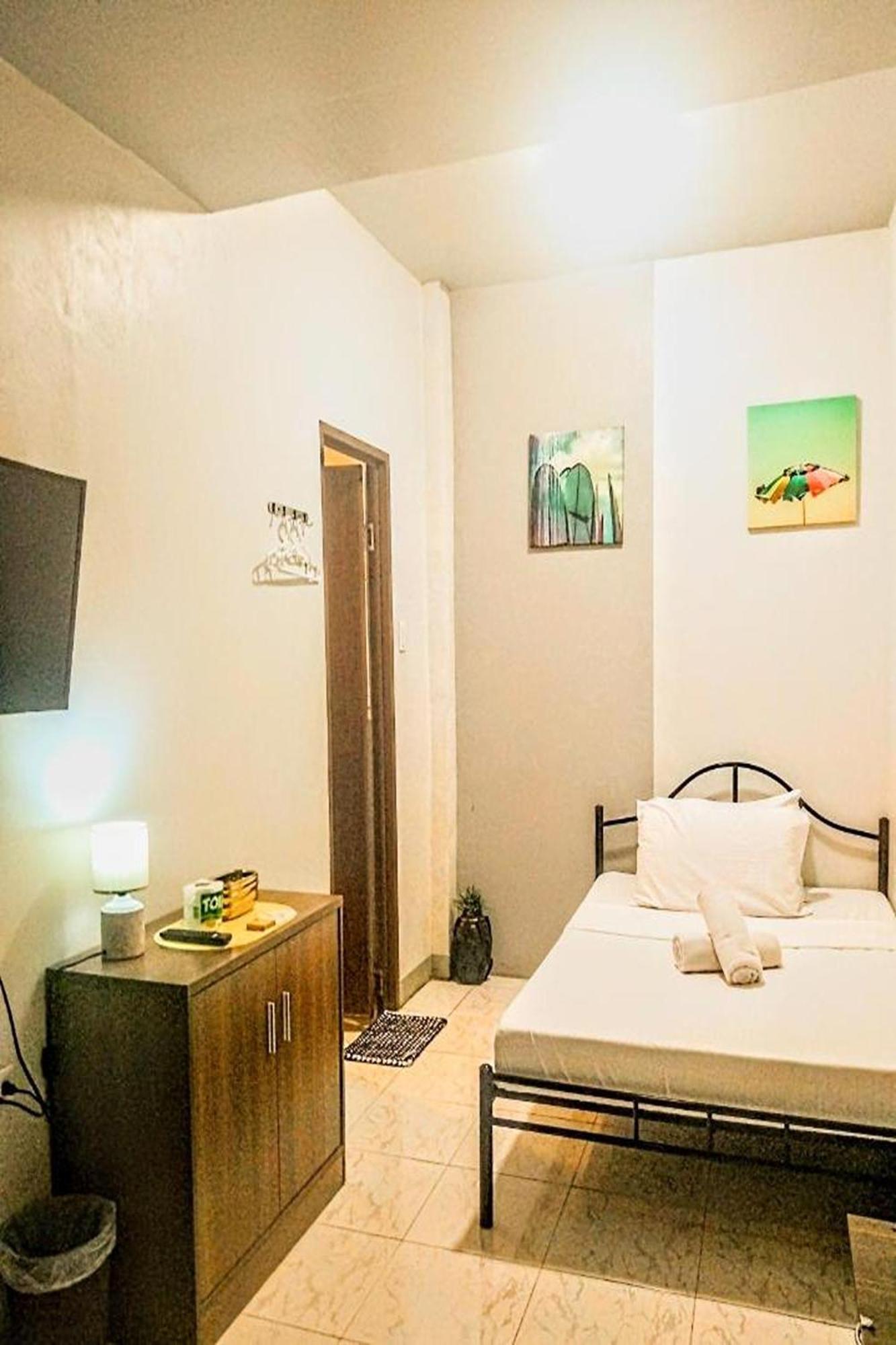 Hometel Barrio House Mactan 막탄 외부 사진